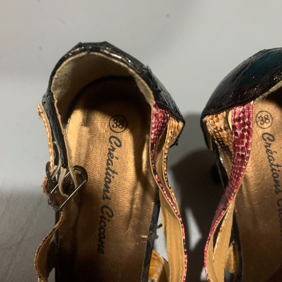 sandals - Picture 2 of 4